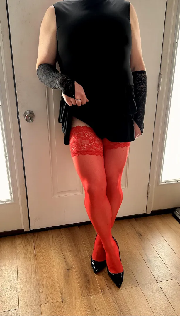 Should I answer the door like this?  posted by OccasionallyCassie