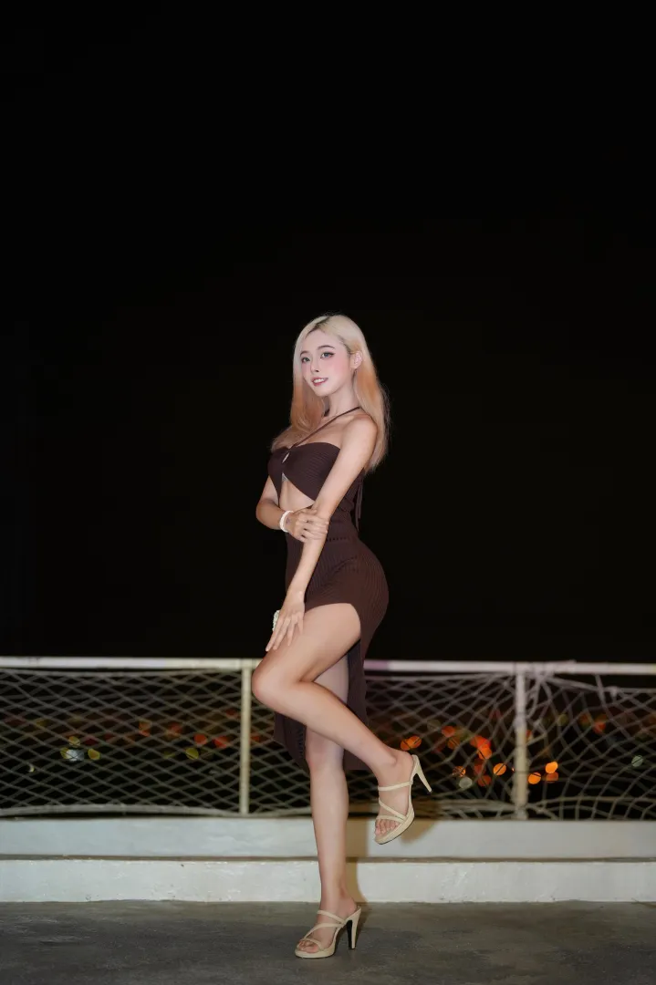 Should we go on a date together? posted by Altruistic_babe