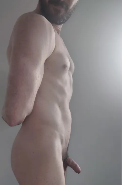 Shouldering on by Nuwtonude