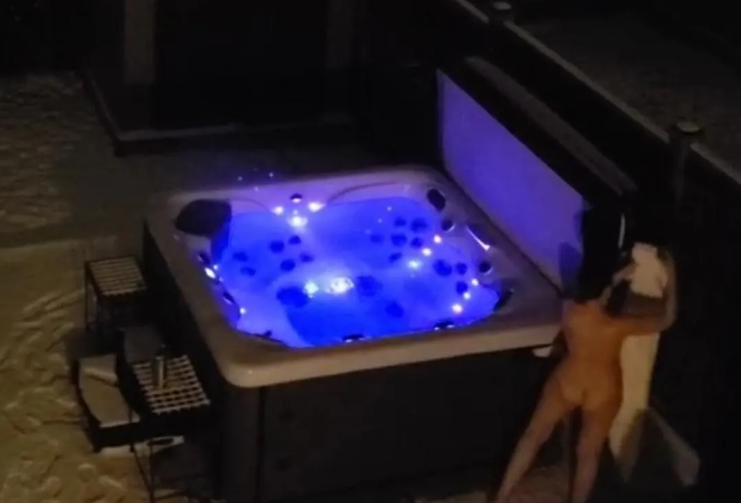 Shovelling done... For now at least. Time for the hot tub. This was last night before the snow started! posted by toes_inthe_water