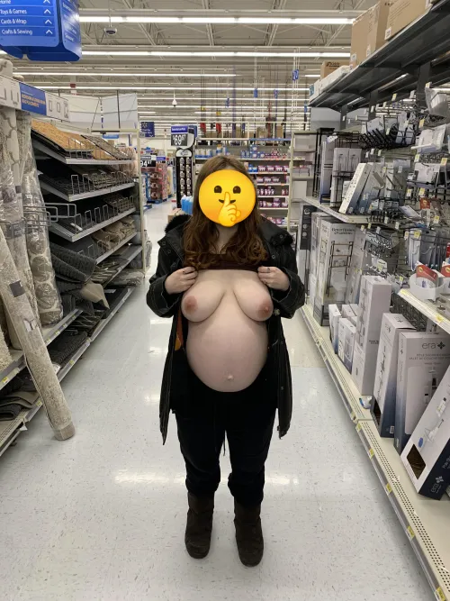 Showing off  by maryjaneporn