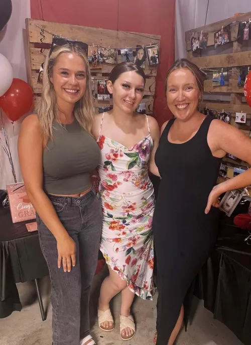 Showing off by beautifulwomen4