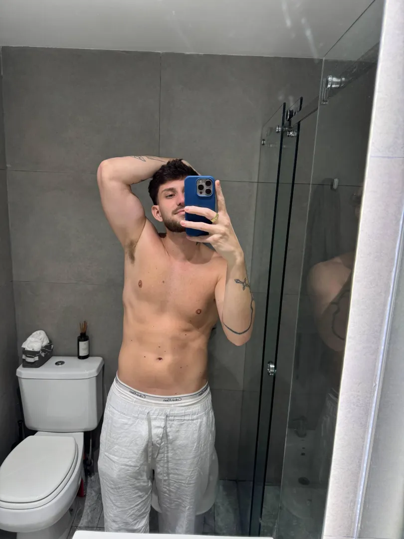 showing off my pits...  is free posted by chris_top99