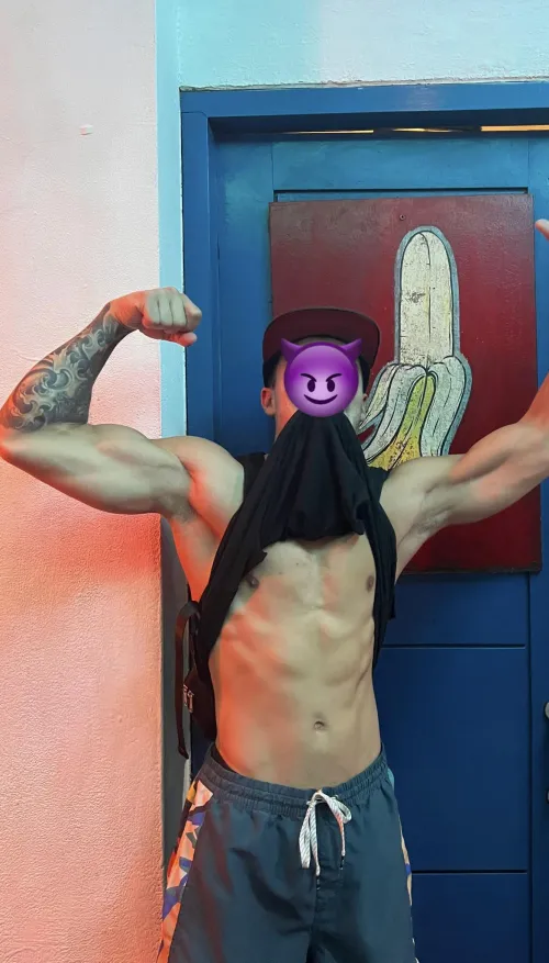 Showing off my sweaty pits at da bar!  by TheeGuyDerek