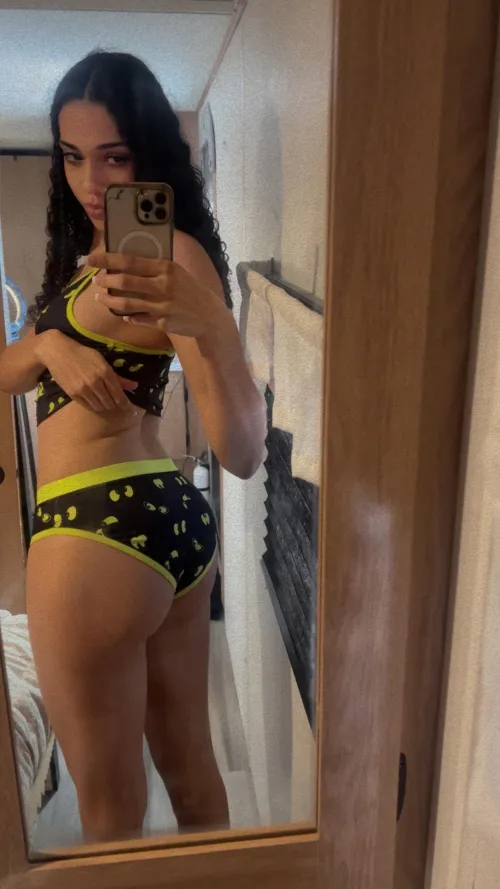 Showing off the back side of this cute set by Lana_P03