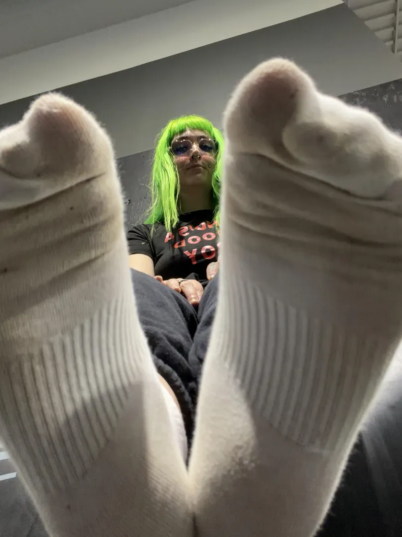 Showing them off AT the gym. They were soooo bad. I hope everyone around got a whiff posted by justsmokeandsleep