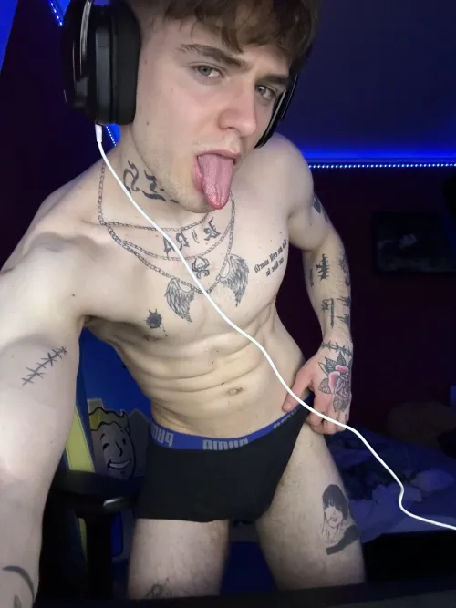 shredded V shape by imraezify