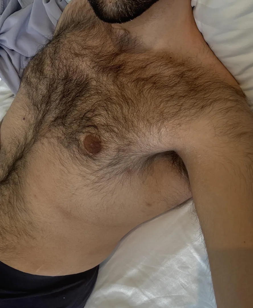 SIDE: HOSTING FOR HAIRY MEN posted by whatyalooky