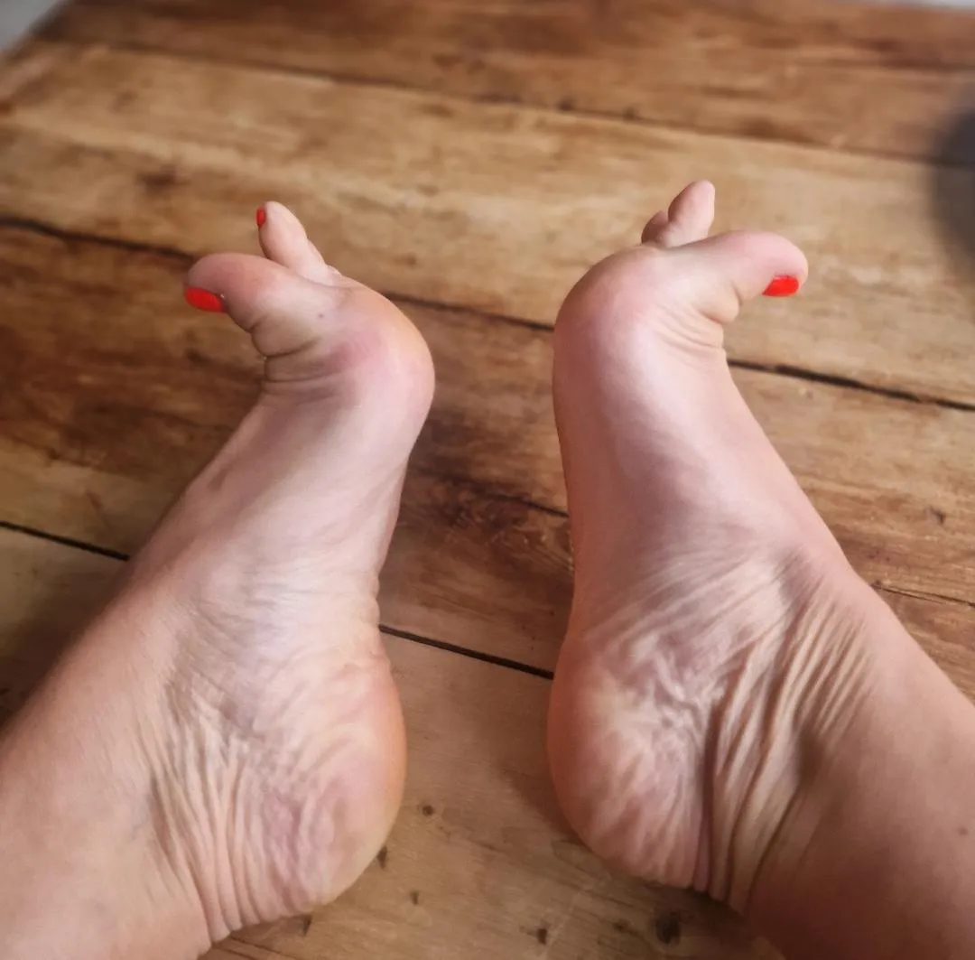 Side view, arches out... posted by LadyoftheSteps