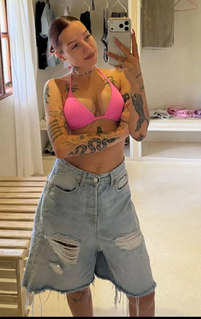 Siema , chętnie napiszę roleplay gdzie będę mógł odegrać dla kogoś ogromnego BBC , zapraszam osoby z fabułkami i osoby chętne do odegrania influ ,których jara temat BBC posted by SimpleLost6523