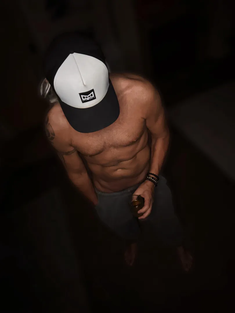 silent moves, smooth aura posted by spic-y_mango