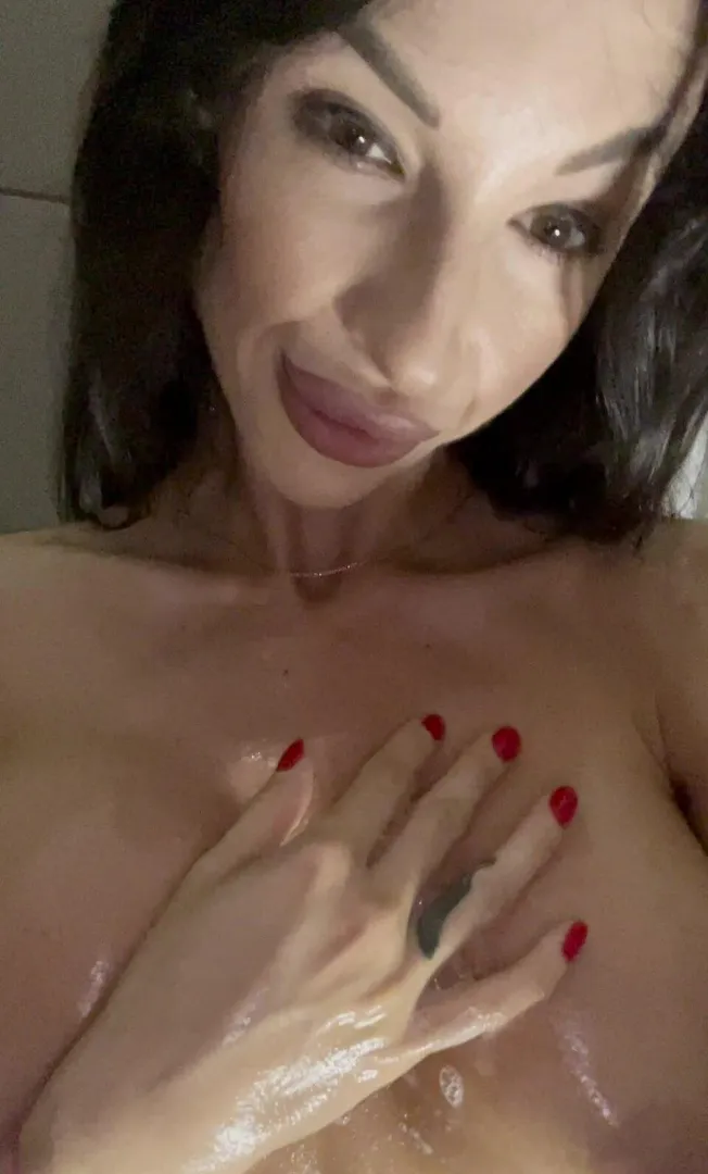 Simply fresh out of the bath and dripping here posted by goodshaped