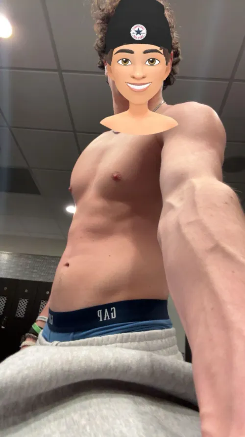 Single 21M. 6’5 and 9” BWC. Looking for hotwife/mfm this weekend. Central MA can travel by josephhh6