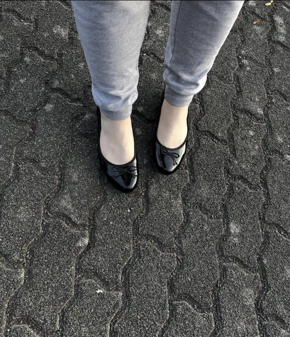 Sissy 20 Nähe Andernach wer möchte sich mal mit meinen Ballarinas vergnügen? posted by german_sissy_girl_37