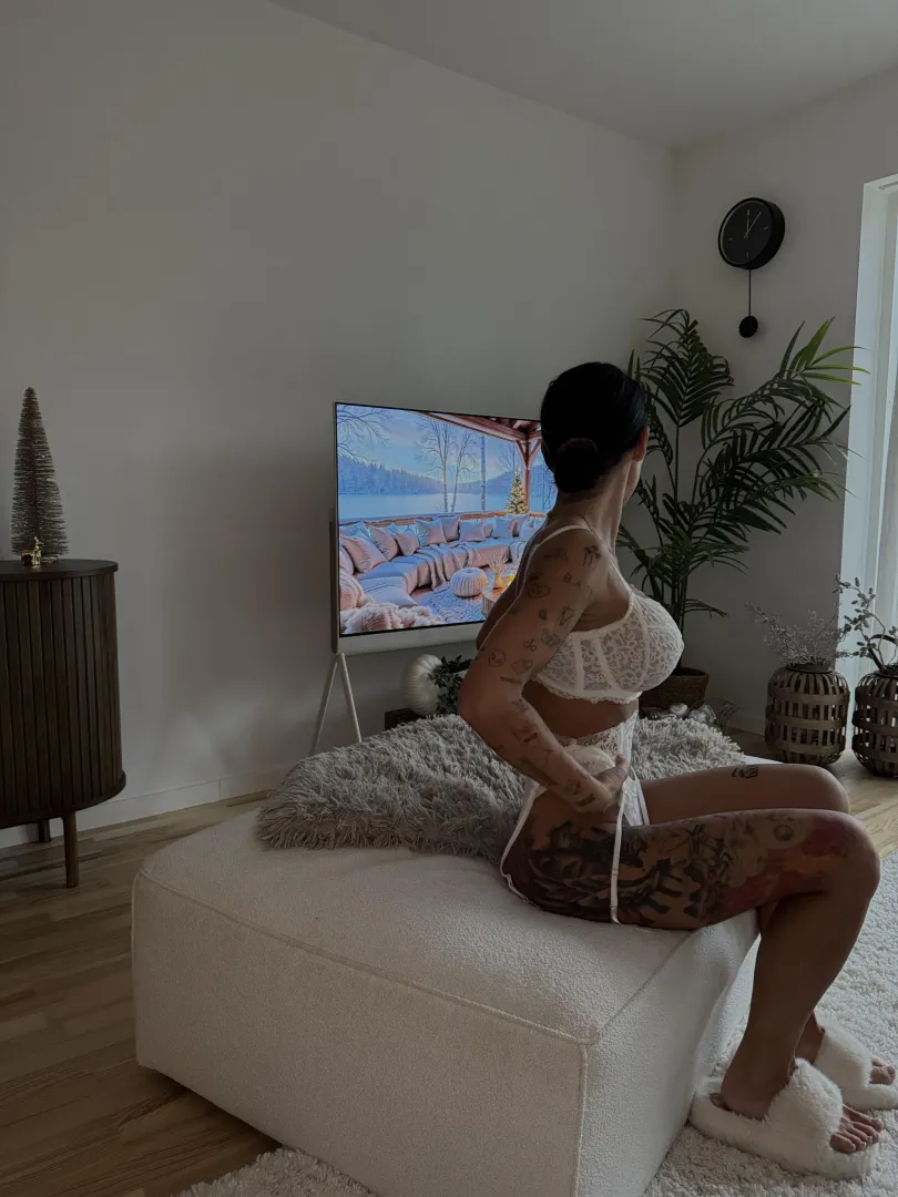 Sitting here, waiting for you daddy posted by Klutzy_Throat3547