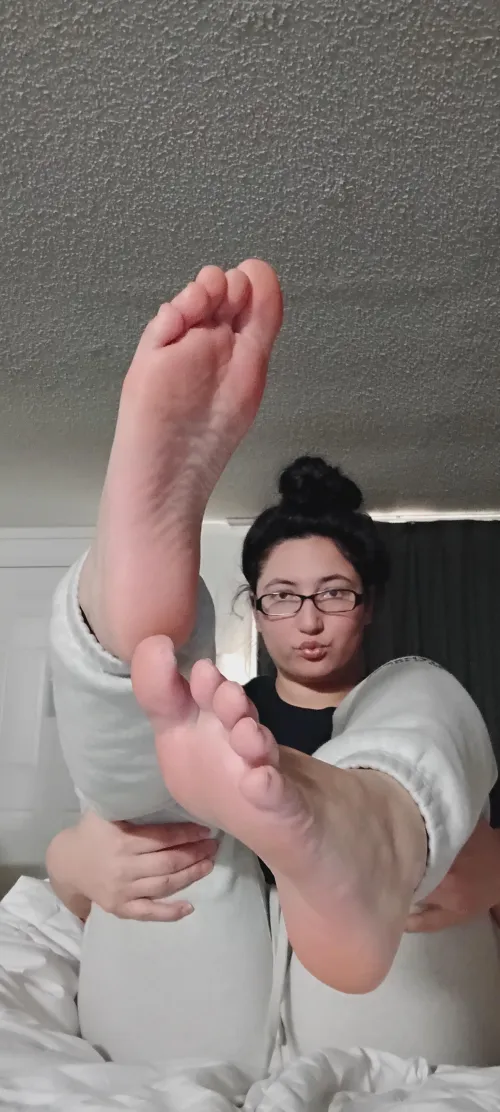 Size 7 get to sniffing by Goodwetwet