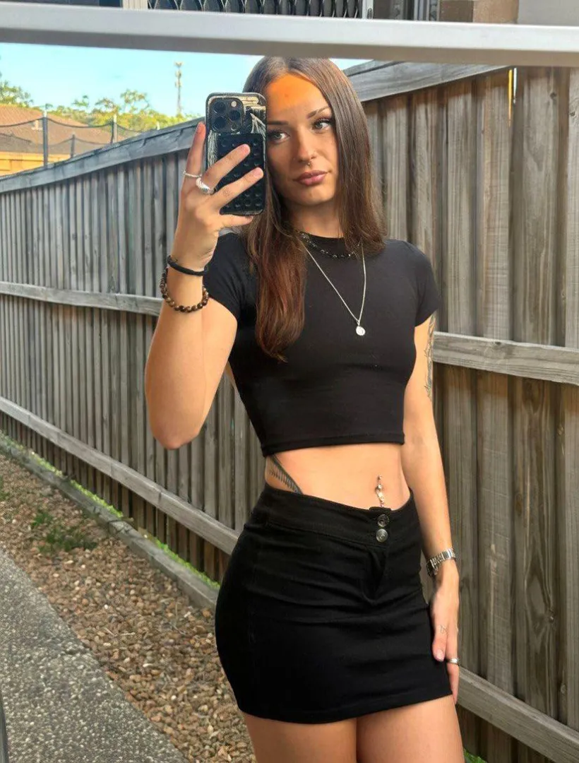 Skirt so tight it's illegal posted by Bunnyappleh