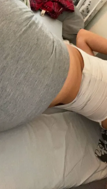 Skriv till mig så kanske jag visar dig min röv utan byxor posted by Calm_Cheek629