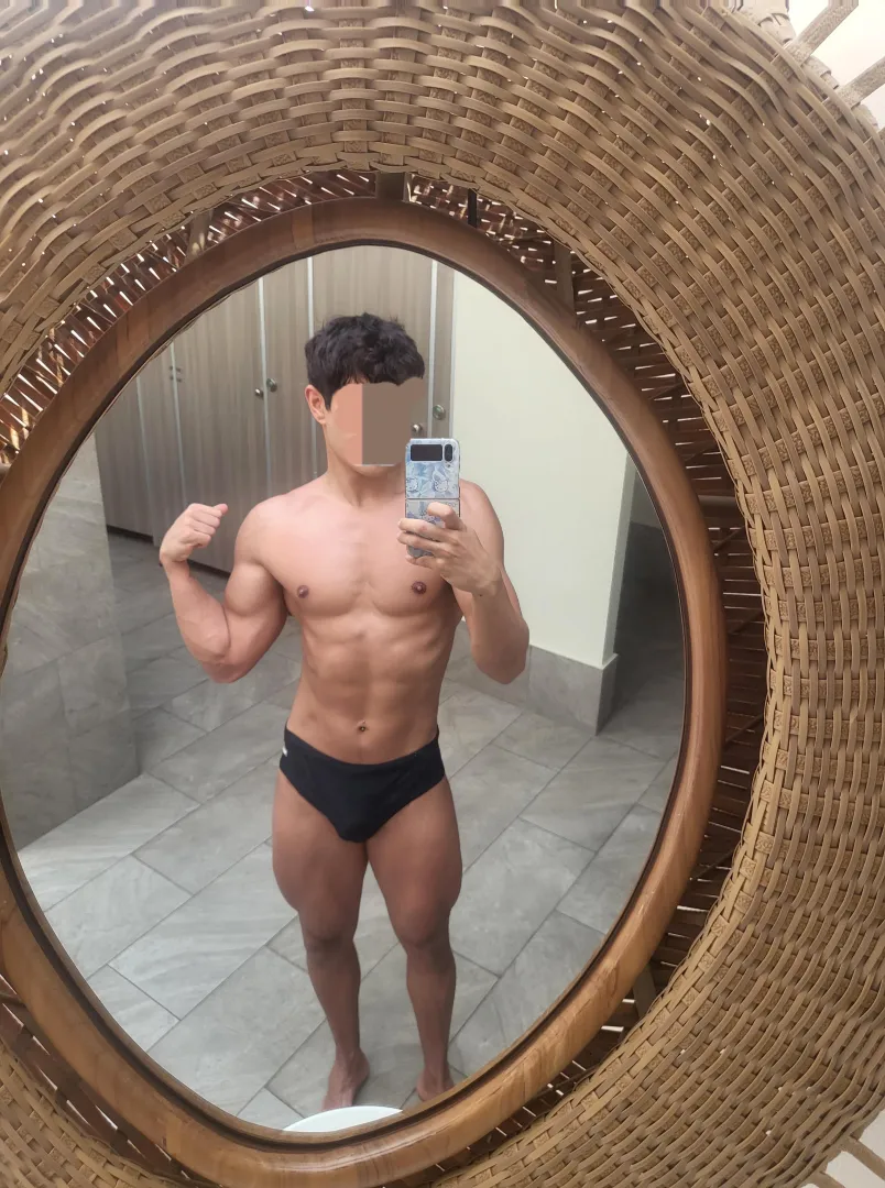 sleek black posted by heavenlymerrily