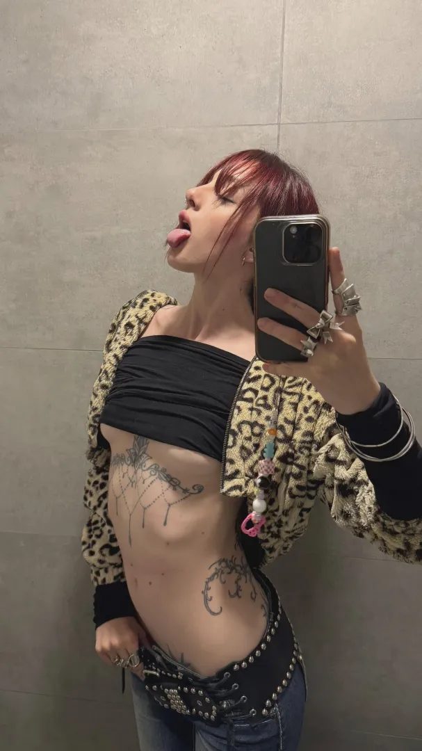 Slightly drunk, can’t host, down for fun reply on lnsta: ,.lunarumes`. posted by boogahbear74