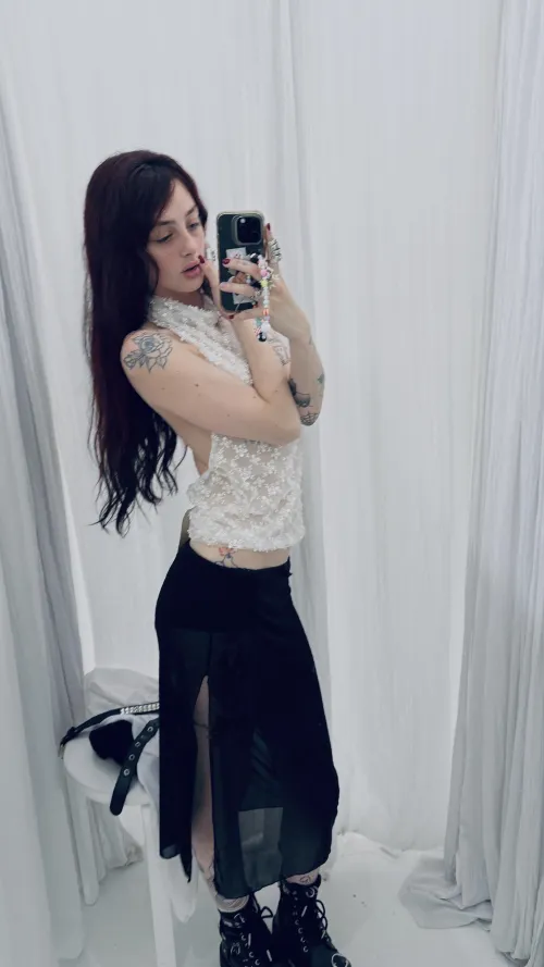 Slightly horny, slightly bored, can’t host hit lg instead: ,.Iunarumes by Gxrbxgeyuh