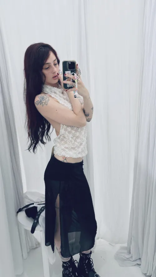 Slightly horny, slightly bored, can’t host instta is easier: .Iunabowtie'. by FakeyFaked