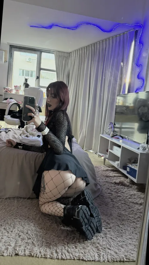 Slightly tipsy + can’t host, down for fwb vibes if you can send on lg: >>Iunarumes<< by viio