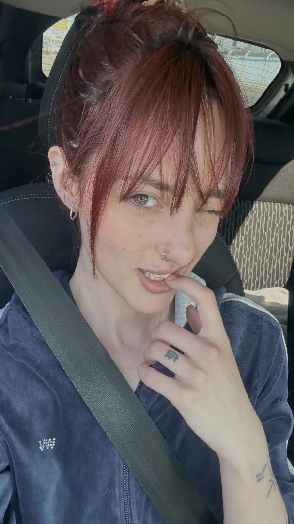 Slightly tipsy, can’t host, vibes available tho dm me on lg:.Iunaromes'. posted by KokenAnshar23