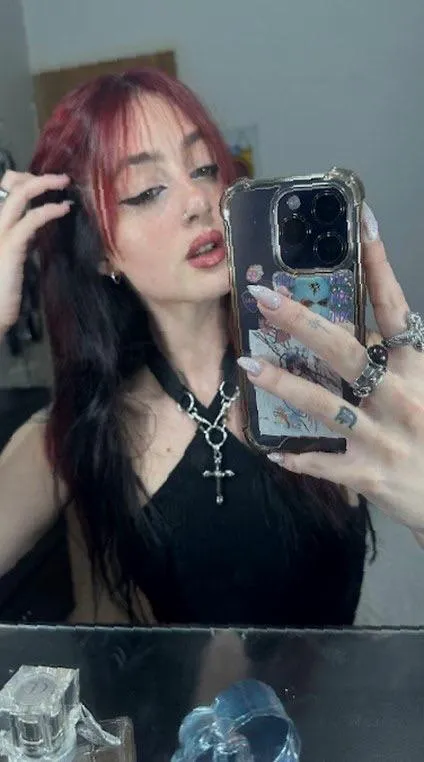 Slightly tipsy enjoying late chats. chat on lnstrgm: lunarumes. posted by Krisma11