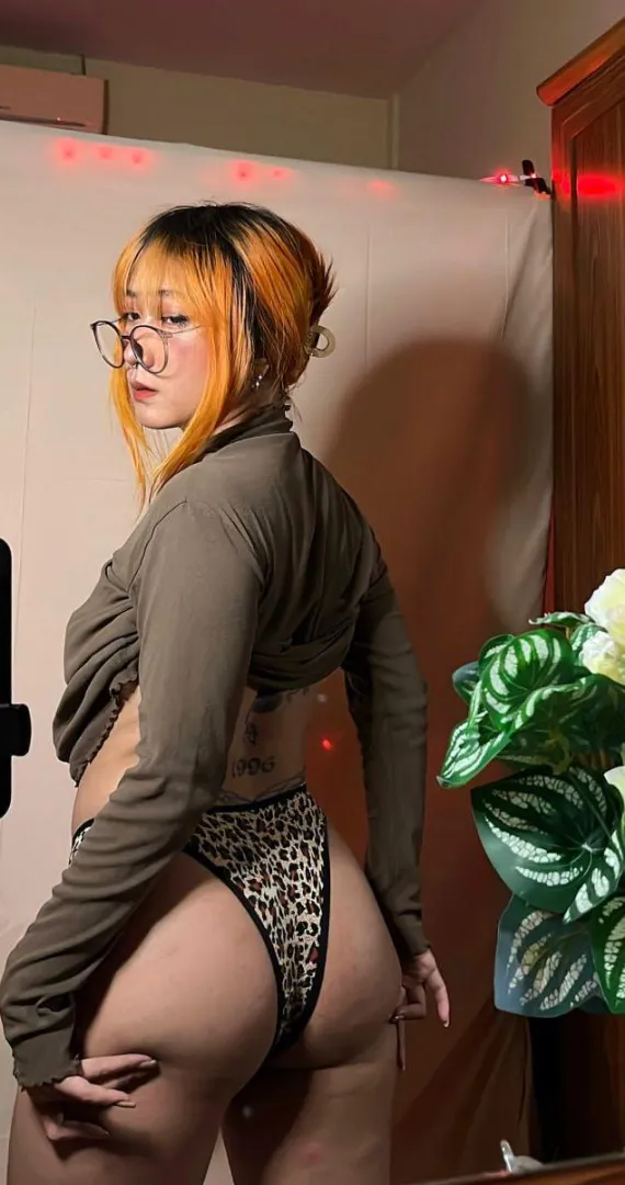 slimthiccc baddiee needs ur lap posted by Softflamee