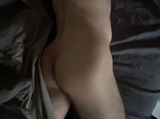 Slt mec 27 ans bordeaux j’adore la bite et le jus  by Small_Priority3951