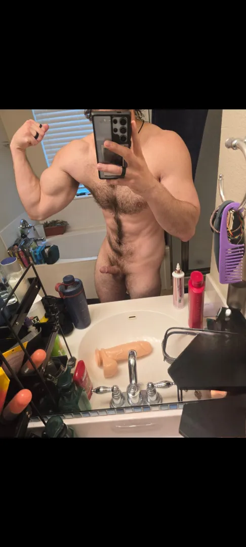 Small dick? No problem. Get massive biceps. Thats the answer  posted by straightguy2002