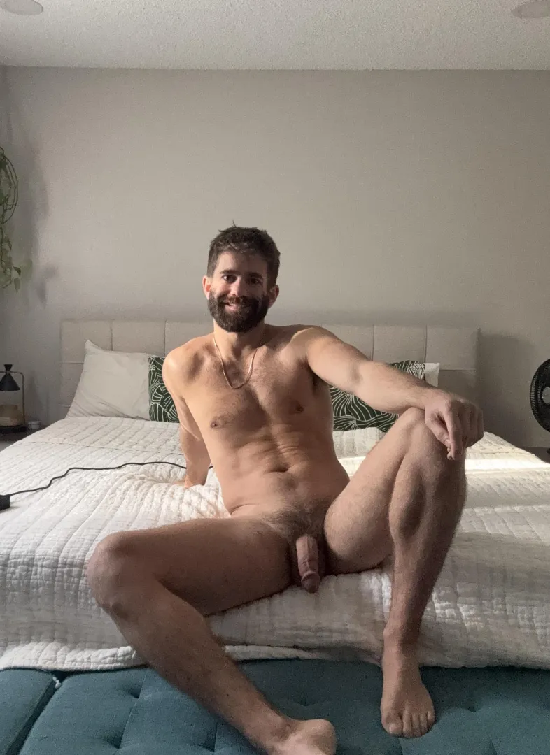 Smiles and spread legs to make you inspired posted by Unbeatable-Monkey081