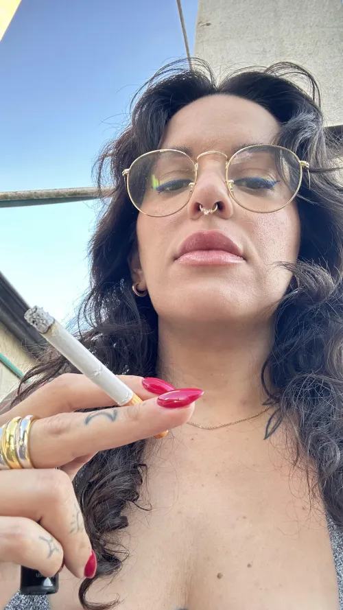 Smoke break by goddessxhelen