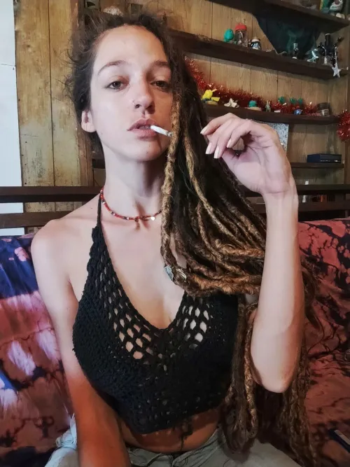 Smoking and showing off by Dreadlock_Goddesss