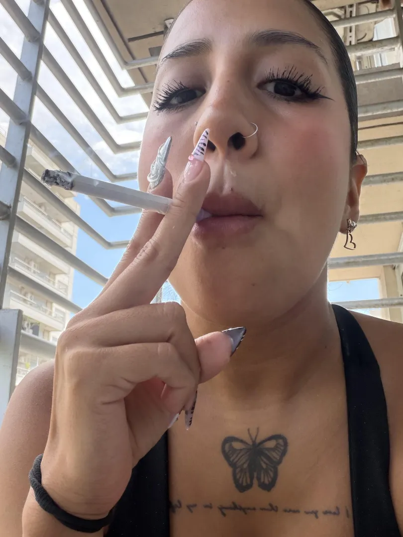smoking is so sexy posted by babygalsivip