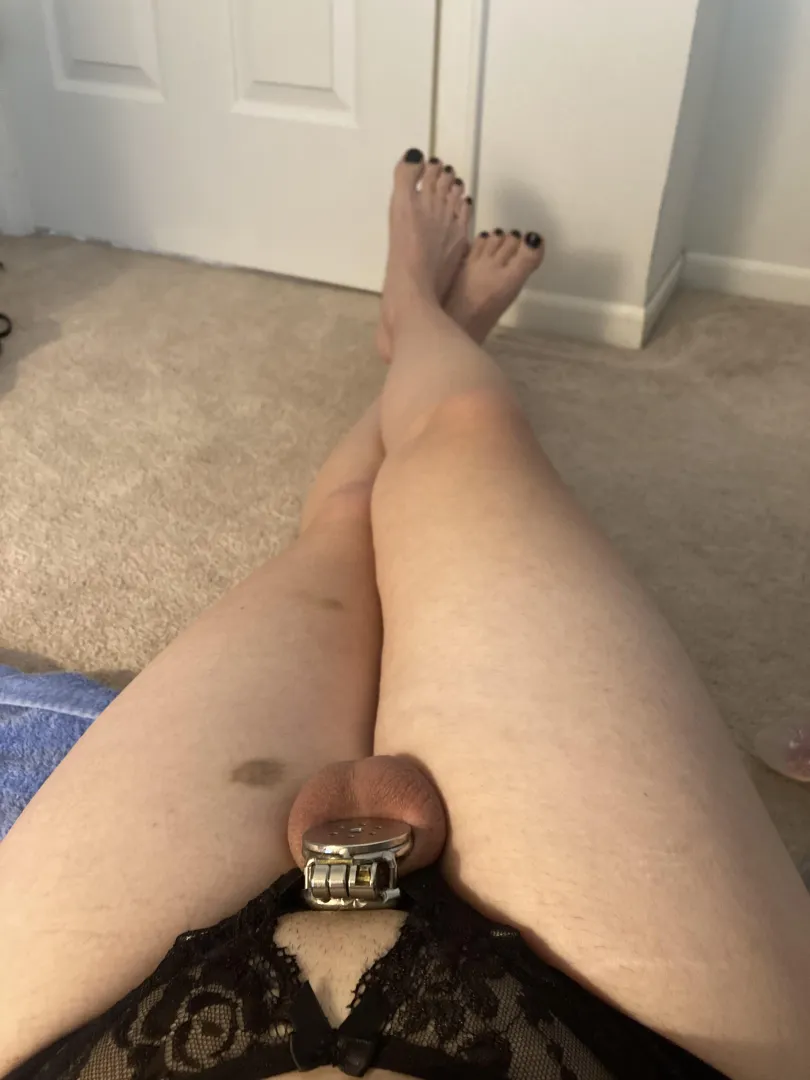 Smooth legs and a flat cage, that’s the key to true bliss posted by SissyRaeganRae