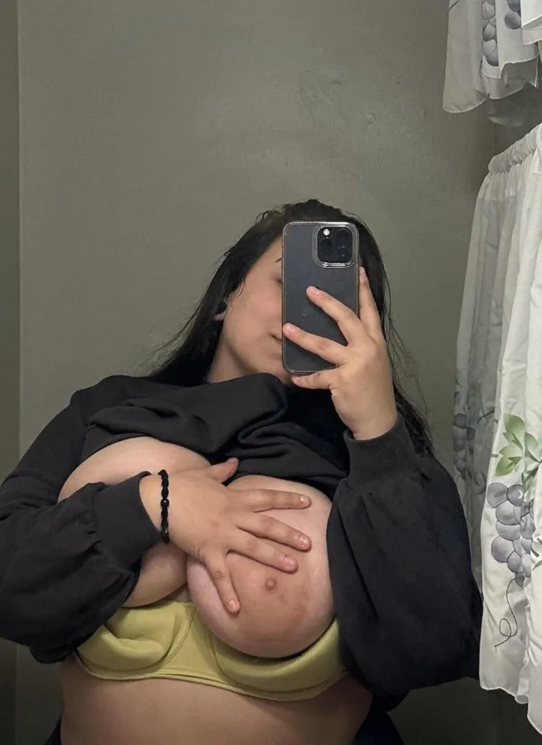 sneak peak  posted by rainyyskyy