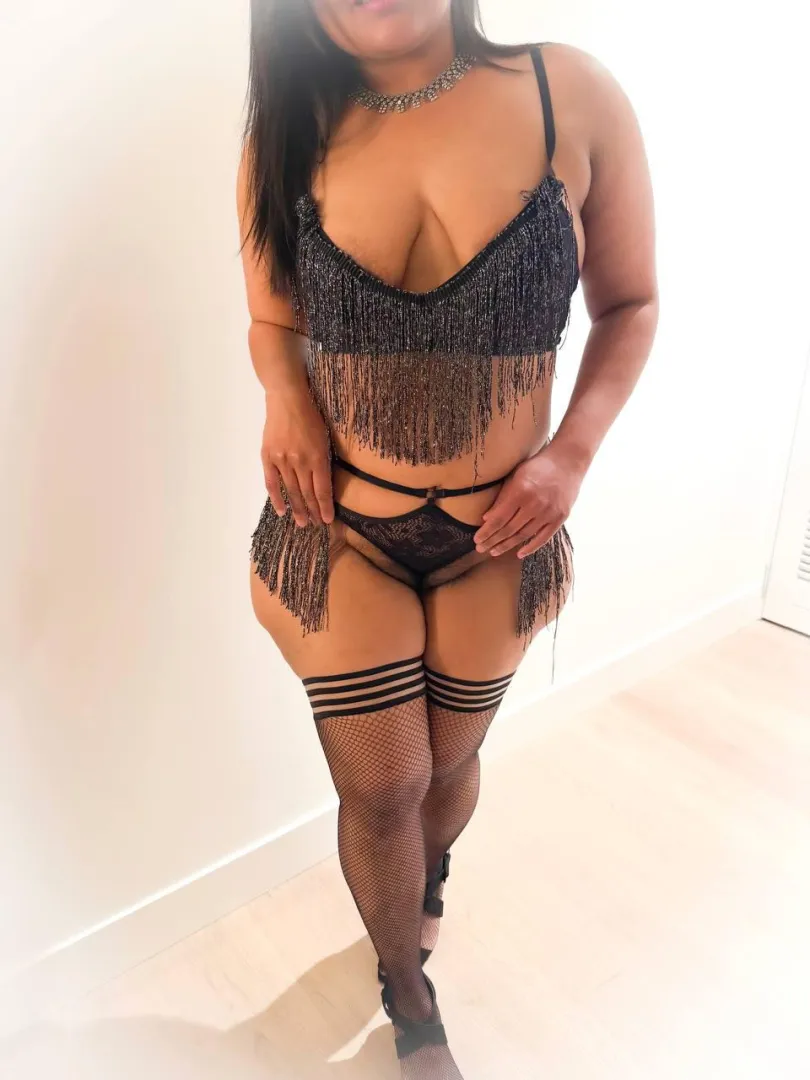 Sneak peek of my hairy pussy posted by Spinder9