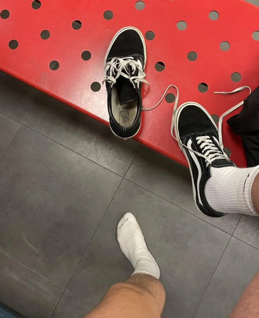 Sniff em posted by SmellyMuscleJock