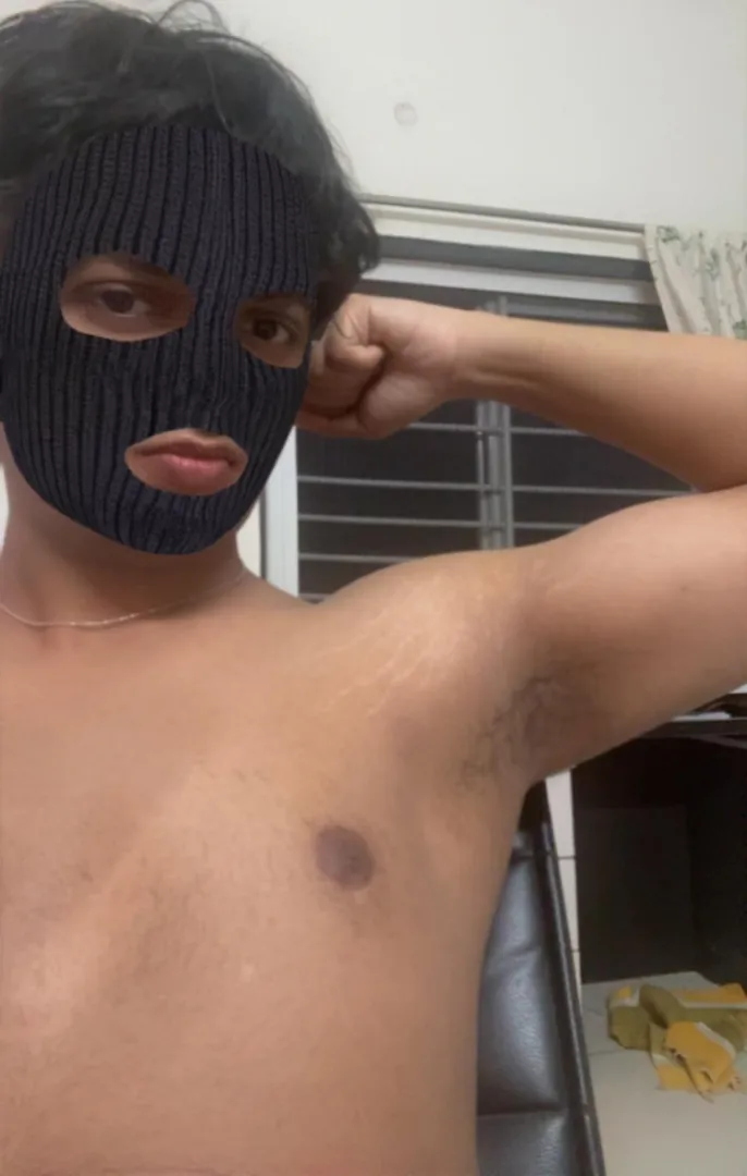 Sniff or lick? posted by rehan_raina03