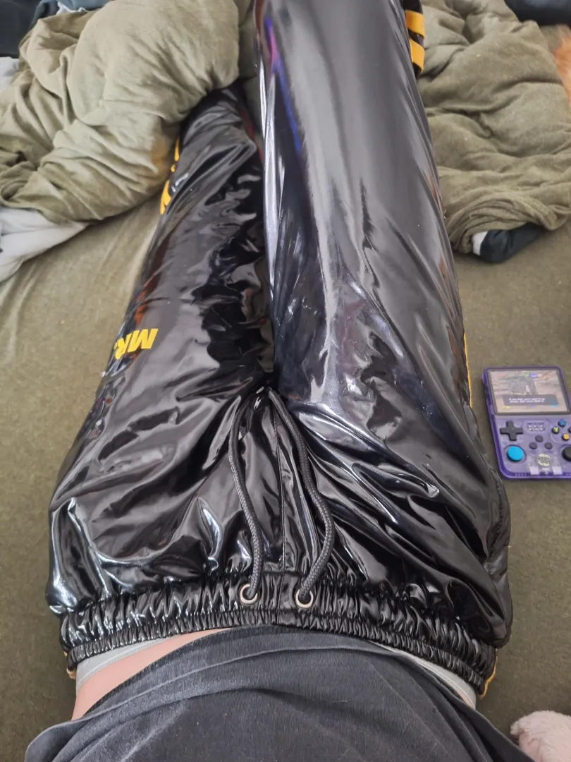 Snow day  posted by piggyboi_pvc69