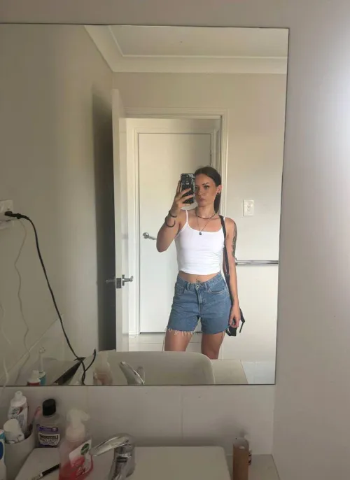 Snug and fully aware of it. by Bunnyappleh