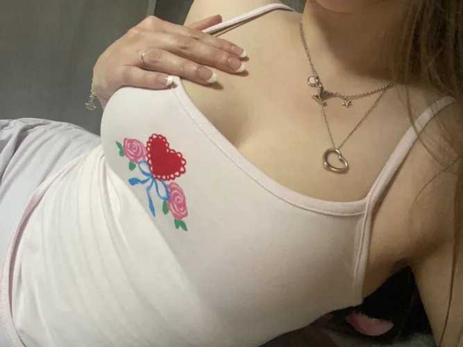 So many men these days feel so lost, like they have no purpose. You can fill that void by serving women! Hold your friends bags for her, pay for your friends meals, pay for her coffee, open her doors for her, offer to drive her around. Be USEFUL by pr1ncessaur0ra