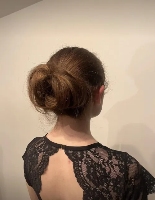 So much hair to fit in this hairbun  by xprincessrosexo