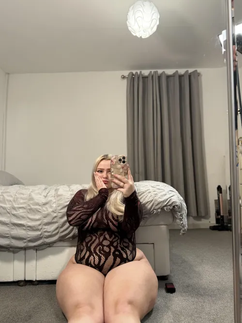 So stuffed, but all my weight goes to my thighs by Princessdeeexx