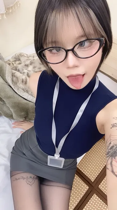 So tight I can barely walk properly in it posted by xufejiloci1j2j9f7