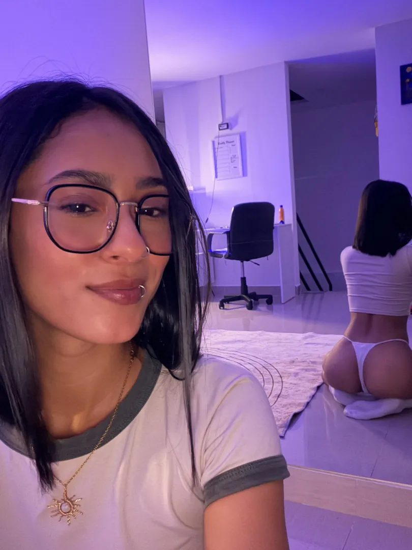 So you can see a little bit of me posted by litle_meli