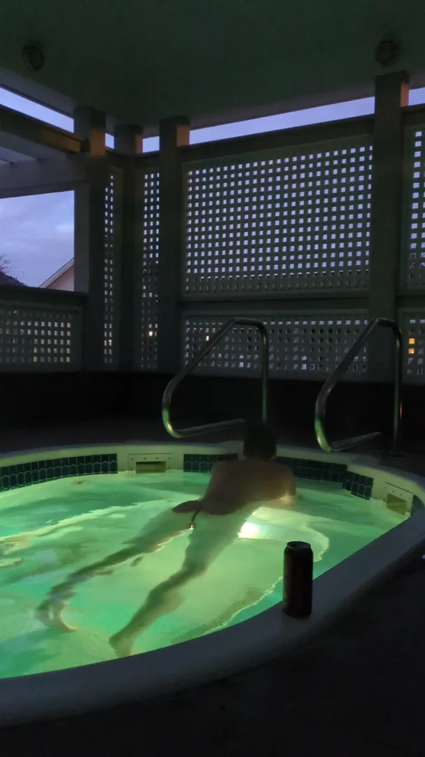 Soaking in the hotel tub posted by ticklishdino