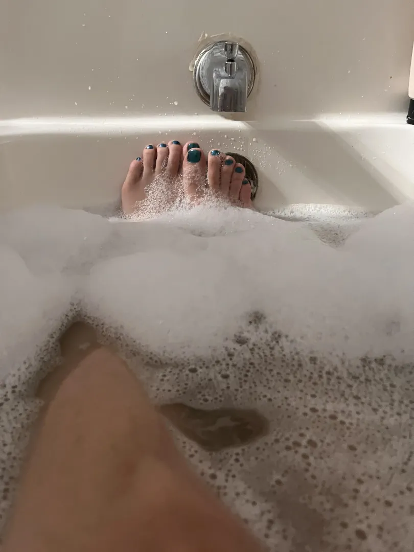 Soapy toes ready for some fun posted by Vera_bee666